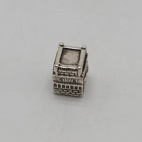 Sterling Silver Castle Charm Bead For European Bracelet Necklace - Picture 2 of 5